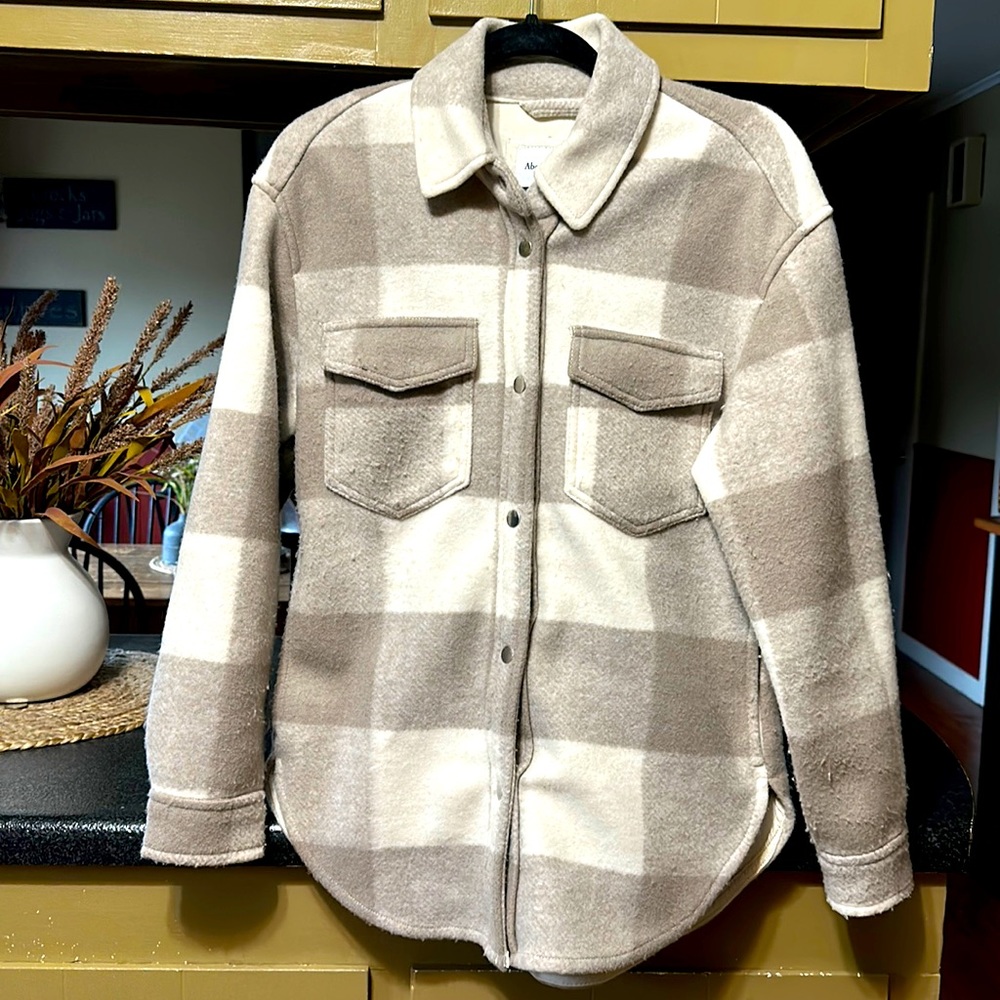 Women’s Abercrombie & Fitch Shacket- size Small